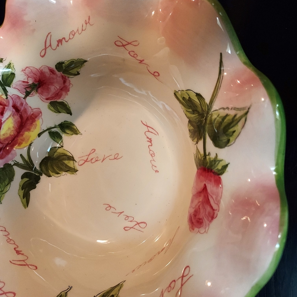 Amore Rose ruffled bowl. - Picture 5 of 9